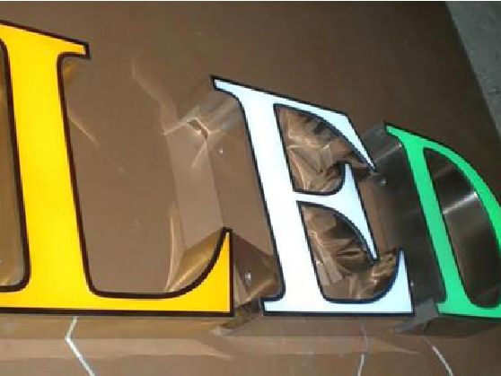 长兴介绍LED招牌的基础知识。